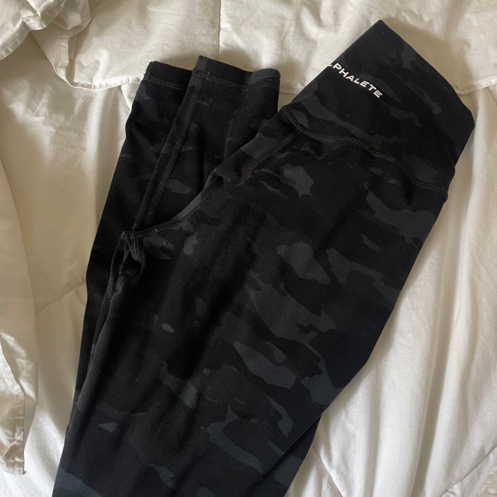 Alphalete camo surface leggings
